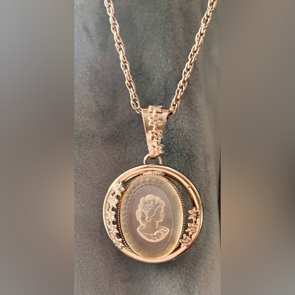 Statement Glass Carved Relief Intaglio Cameo Pendant w/Chain SilverTone Necklace - Picture 4 of 10